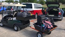 Autovrije camping. We brengen uw bagage en boodschappen met golfkarretjes met aanhanger naar uw accommodatie.