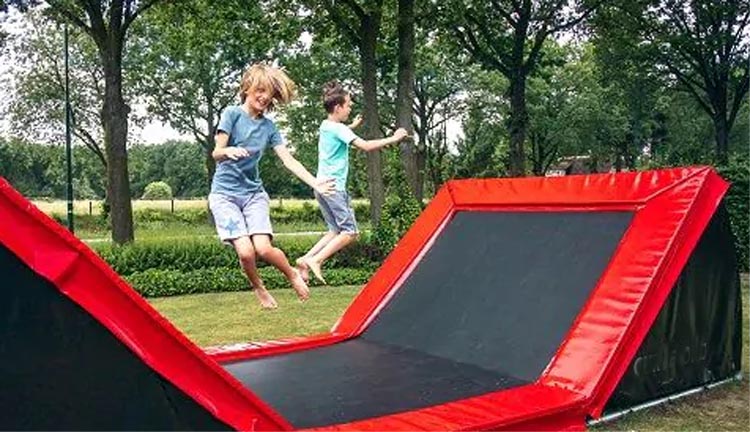Freestyle curve trampoline!