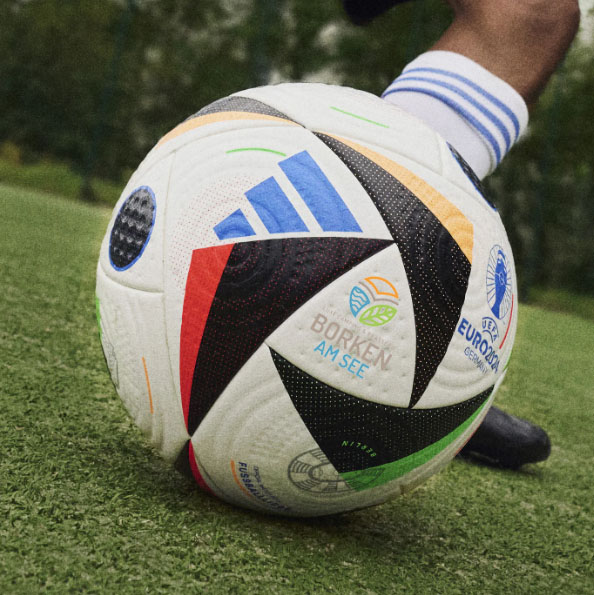 Groot scherm EK voetbal