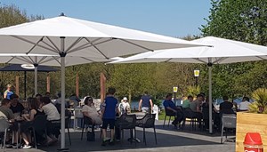 Terras met uitzicht op het meer