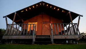 Safaritent Woody met relaxbankje