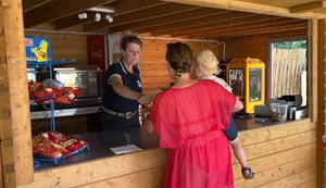 Geniet van verkoelend ijsje