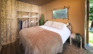 Safaritent Grand Lodge - ouderslaapkamer