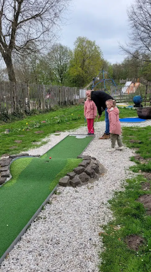 Fabulous Mama Magazine - minigolf is een leuke bezigheid voor het hele gezin